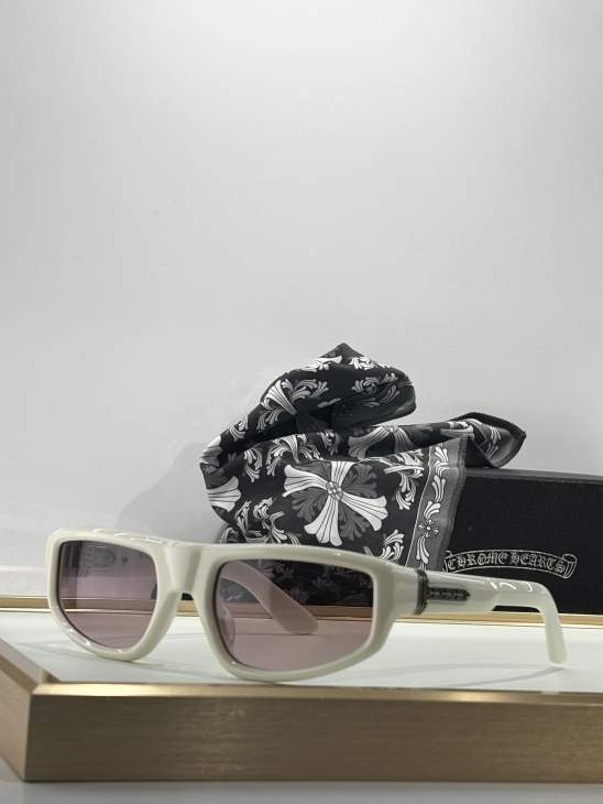 Picture of Chrome Hearts Sunglasses _SKUfw76704330fw